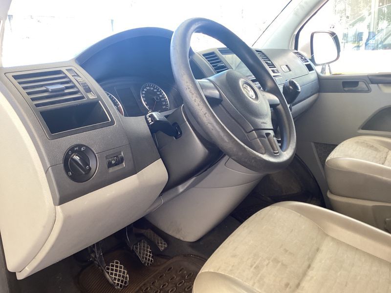 Volkswagen T5 Kombi 2.0 TDI 2010 – снимка 27