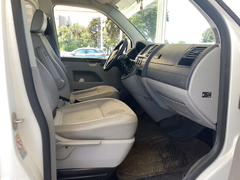 Volkswagen T5 Kombi 2.0 TDI 2010 – снимка 16