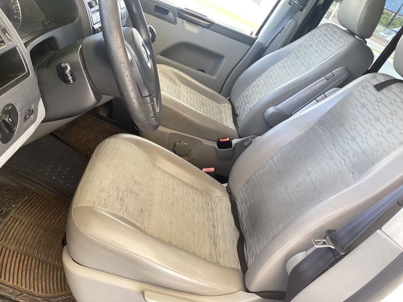 Volkswagen T5 Kombi 2.0 TDI 2010 – снимка 26