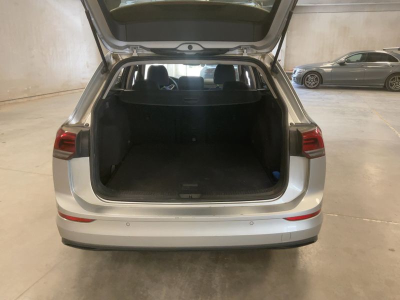 Volkswagen Golf VIII 2.0 TDI Life 2021 – снимка 15