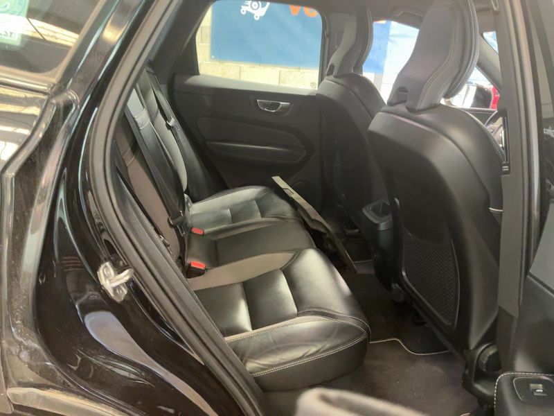 Volvo XC60 2.0 B4 Mild-Hybrid R Design 2WD 2021 – снимка 19