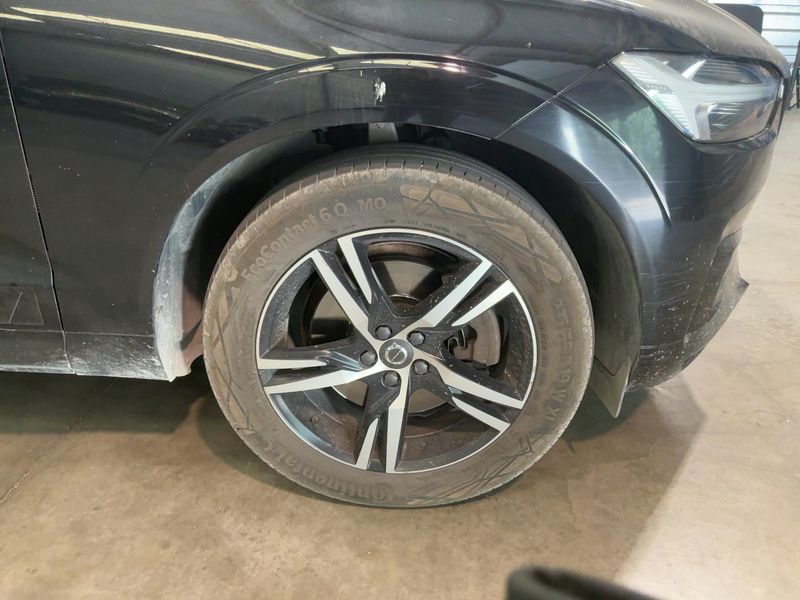 Volvo XC60 2.0 B4 Mild-Hybrid R Design 2WD 2021 – снимка 11