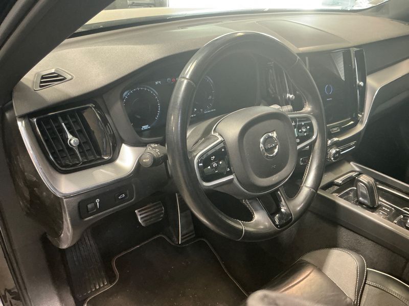 Volvo XC60 2.0 B4 Mild-Hybrid R Design 2WD 2021 – снимка 24