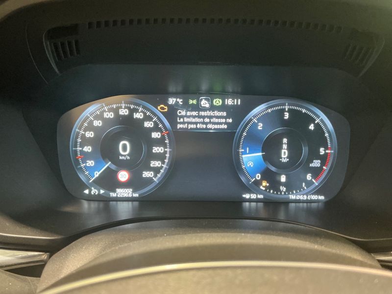 Volvo XC60 2.0 B4 Mild-Hybrid R Design 2WD 2021 – снимка 18