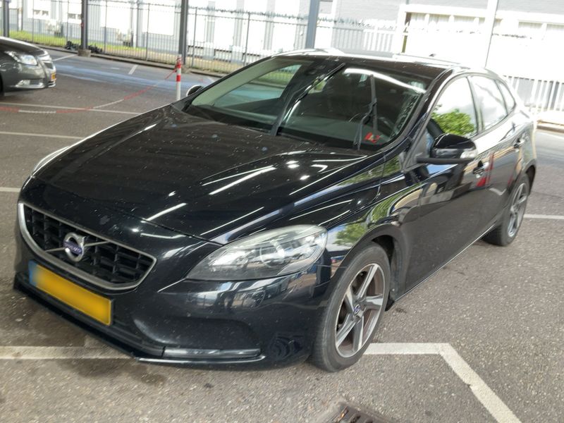 Volvo V40 1.6 D2 You! 2015 – снимка 1