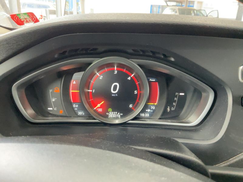 Volvo V40 1.6 D2 You! 2015 – снимка 18