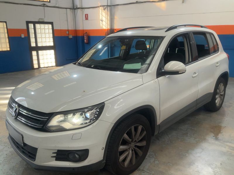 Volkswagen Tiguan 2.0 TDI T1 BlueMotion Tech 2015 – снимка 1