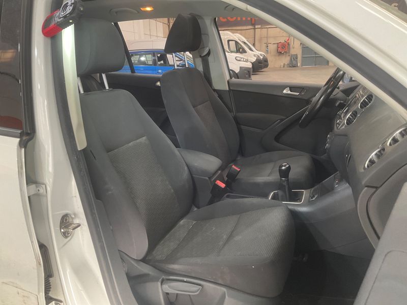Volkswagen Tiguan 2.0 TDI T1 BlueMotion Tech 2015 – снимка 16