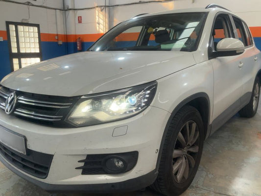 Volkswagen Tiguan 2.0 TDI T1 BlueMotion Tech 2015 – снимка 2