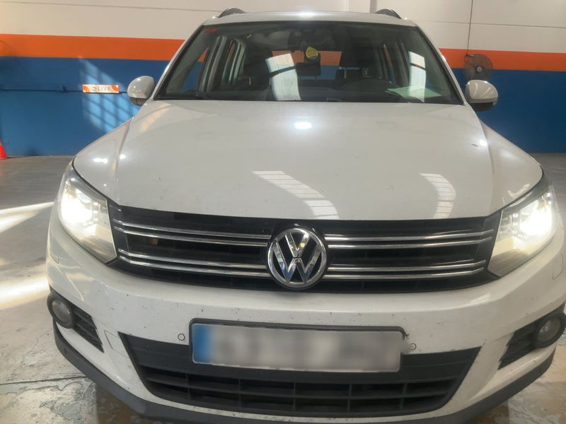 Volkswagen Tiguan 2.0 TDI T1 BlueMotion Tech 2015 – снимка 14