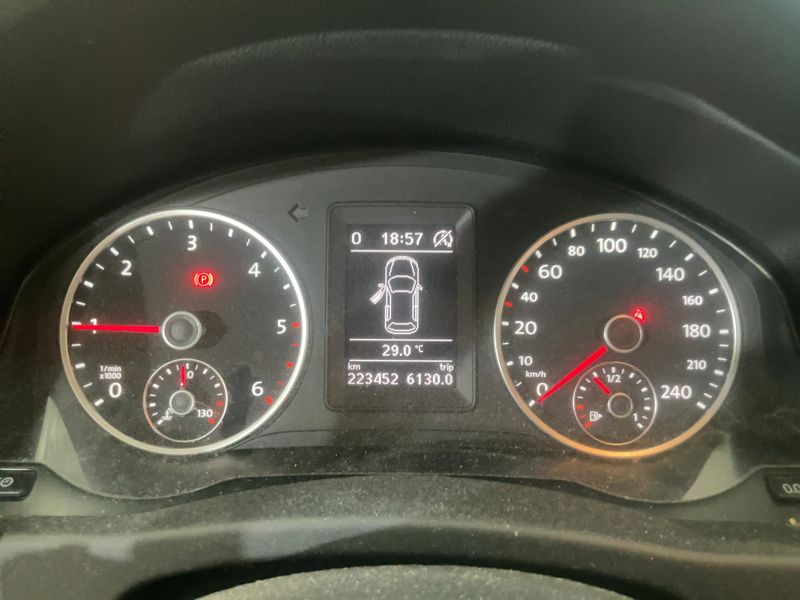 Volkswagen Tiguan 2.0 TDI T1 BlueMotion Tech 2015 – снимка 18