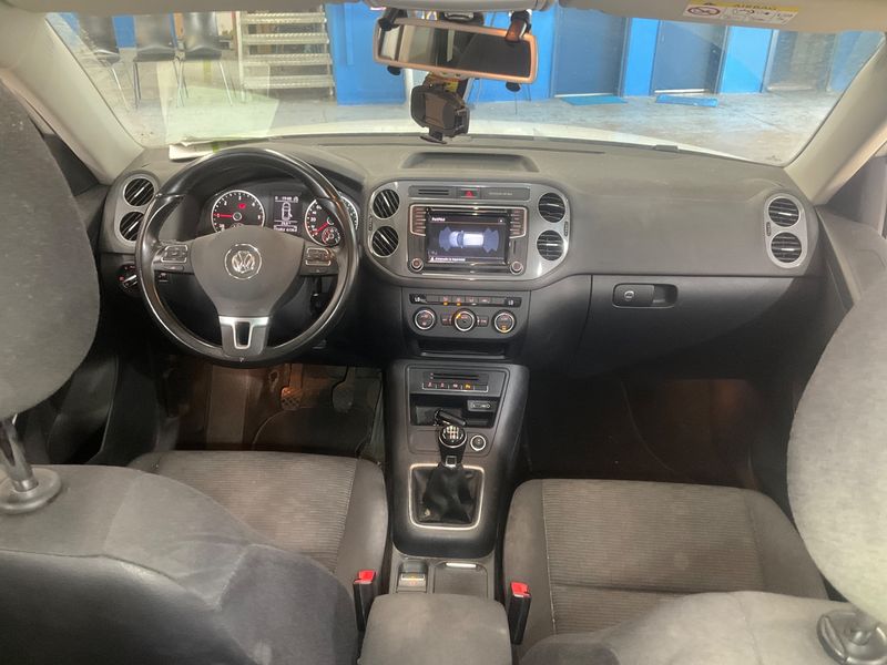 Volkswagen Tiguan 2.0 TDI T1 BlueMotion Tech 2015 – снимка 17