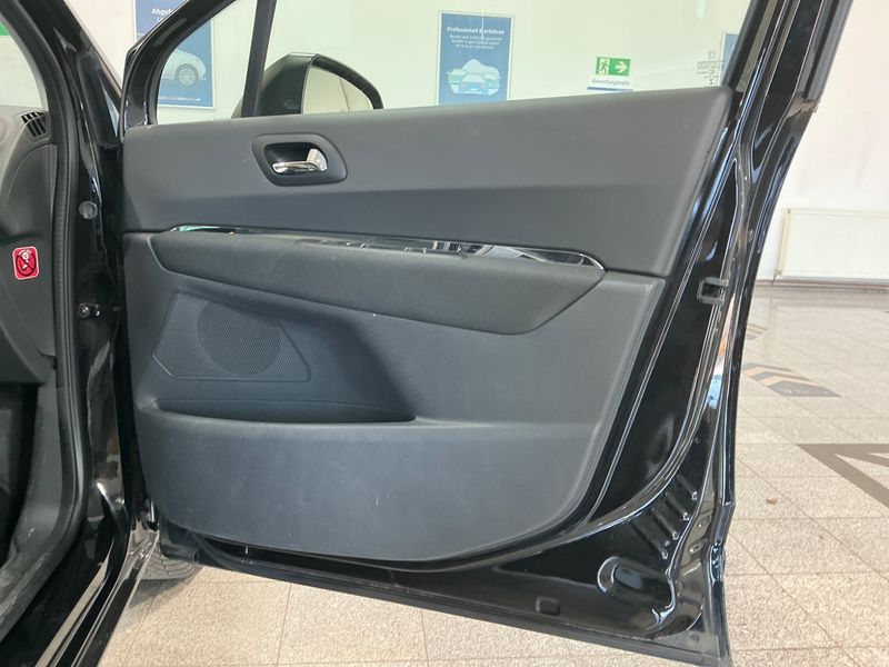 Peugeot 5008 1.6 Blue-HDi Business-Line 2016 – снимка 30