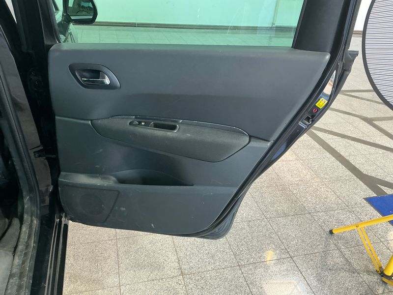 Peugeot 5008 1.6 Blue-HDi Business-Line 2016 – снимка 32