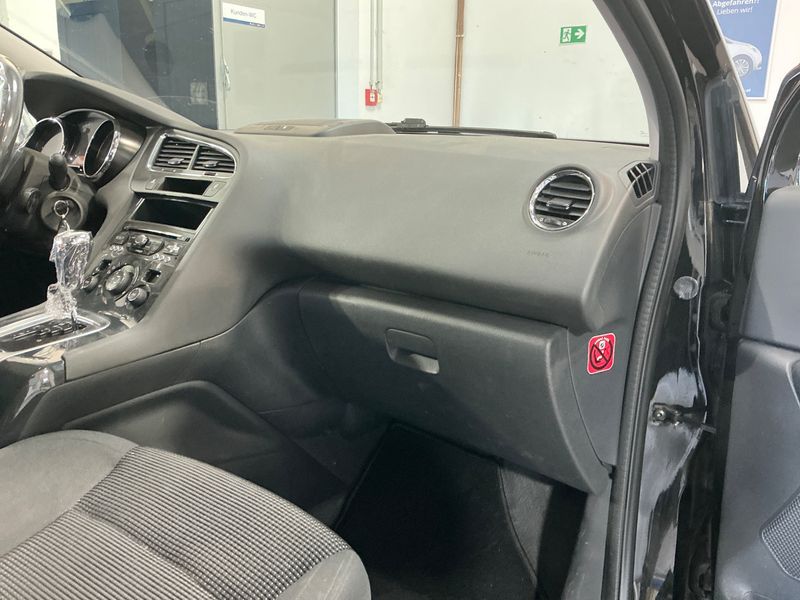 Peugeot 5008 1.6 Blue-HDi Business-Line 2016 – снимка 26