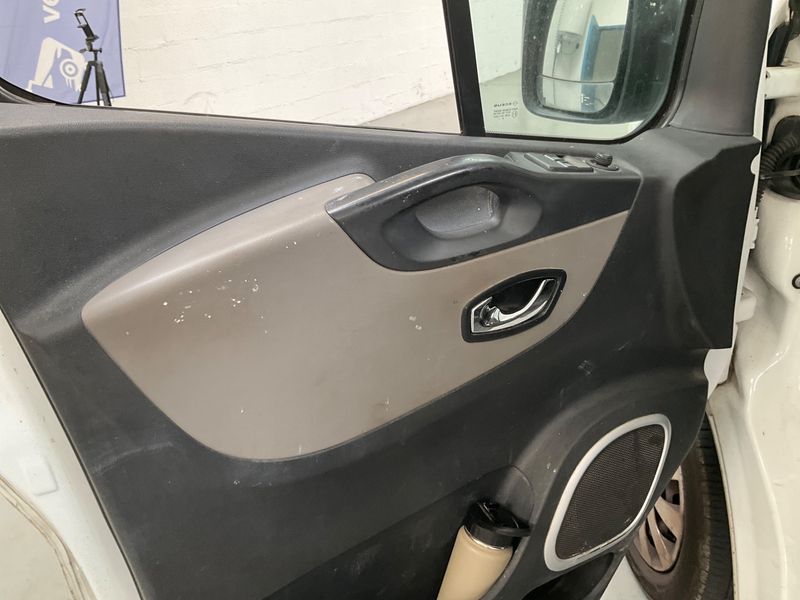 Nissan NV300 1.6 dCi L1H1 2,8t N-Connecta 2017 – снимка 34