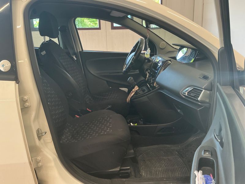 Lancia Ypsilon 0.9 TwinAir Gold 2013 – снимка 3