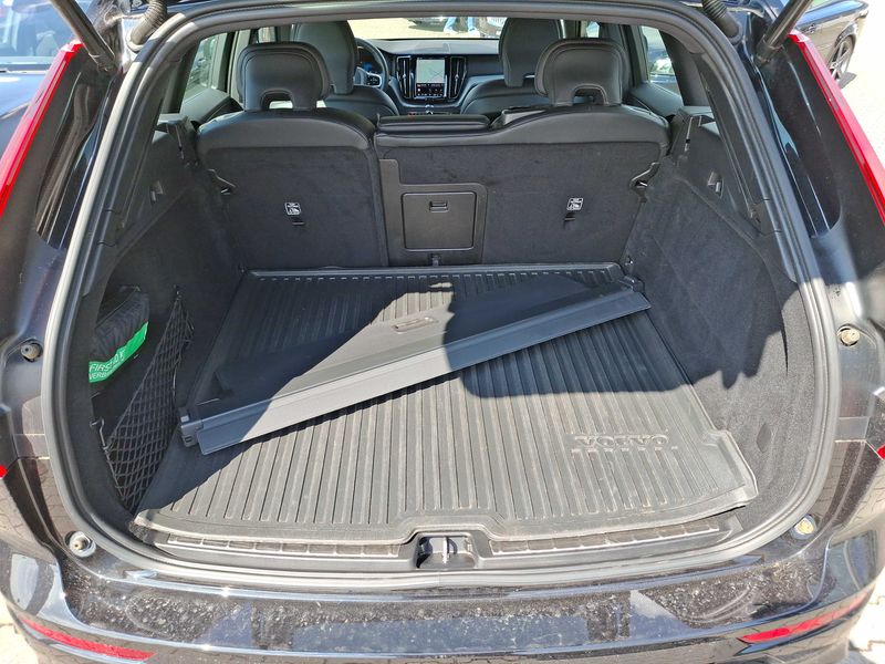 Volvo XC60 2.0 B4 Mild-Hybrid Plus Dark 2WD 2022 – снимка 9