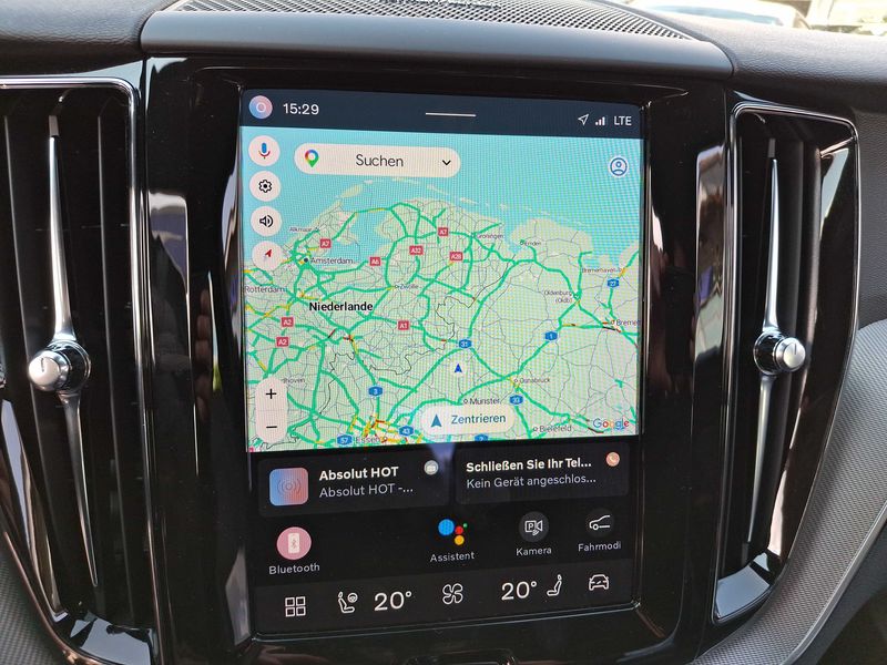 Volvo XC60 2.0 B4 Mild-Hybrid Plus Dark 2WD 2022 – снимка 13