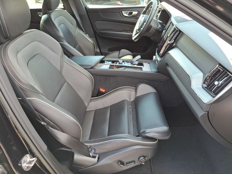 Volvo XC60 2.0 B4 Mild-Hybrid Plus Dark 2WD 2022 – снимка 10