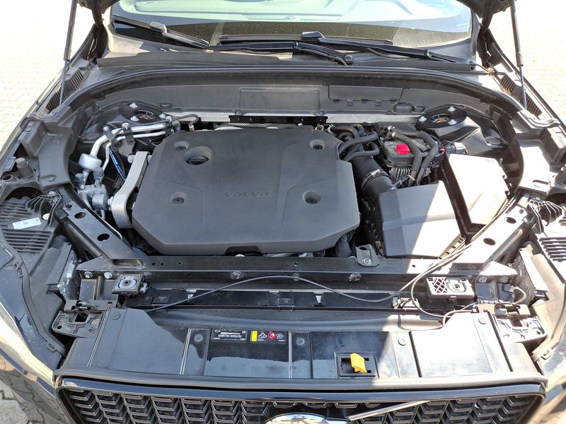 Volvo XC60 2.0 B4 Mild-Hybrid Plus Dark 2WD 2022 – снимка 8