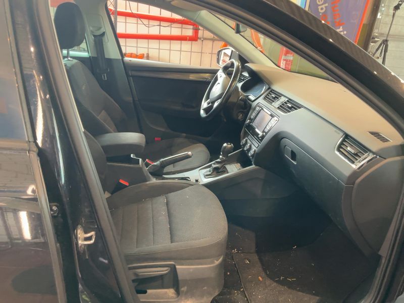 Skoda Octavia 2.0 TDI Scout 4x4 2015 – снимка 17