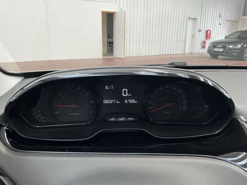 Peugeot 208 1.0 VTi Like 2015 – снимка 4