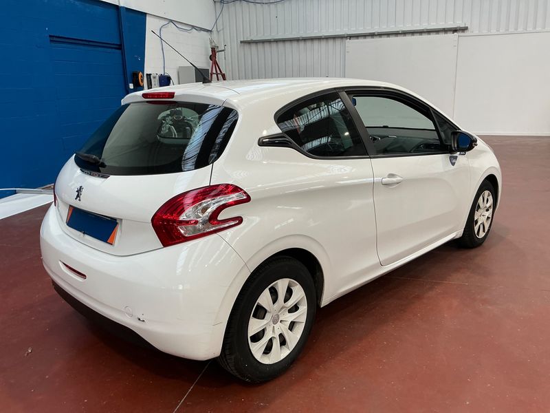 Peugeot 208 1.0 VTi Like 2015 – снимка 2