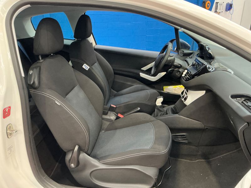 Peugeot 208 1.0 VTi Like 2015 – снимка 3