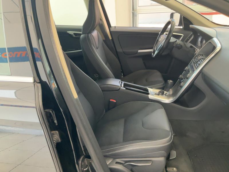 Volvo XC60 2.4 D4 Momentum AWD 2012 – снимка 16