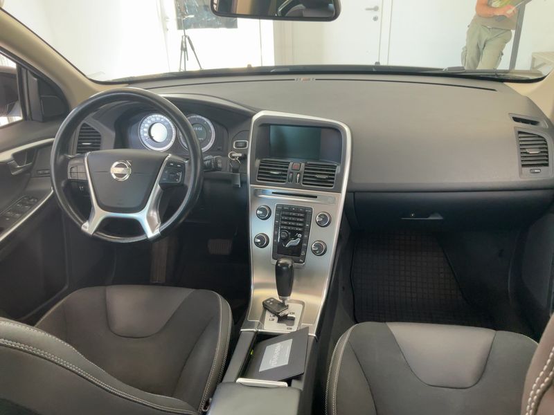 Volvo XC60 2.4 D4 Momentum AWD 2012 – снимка 17