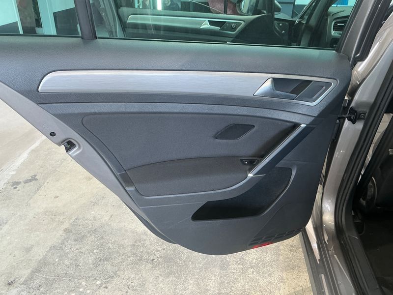 Volkswagen Golf VII 2.0 TDI Comfortline BlueMotion Tech 2016 – снимка 25