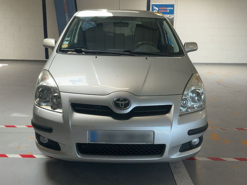 Toyota Corolla Verso 2.2 D-4D Les bleus 2008 – снимка 14