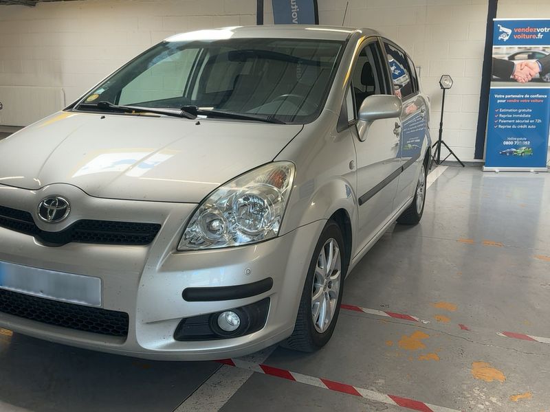 Toyota Corolla Verso 2.2 D-4D Les bleus 2008 – снимка 2