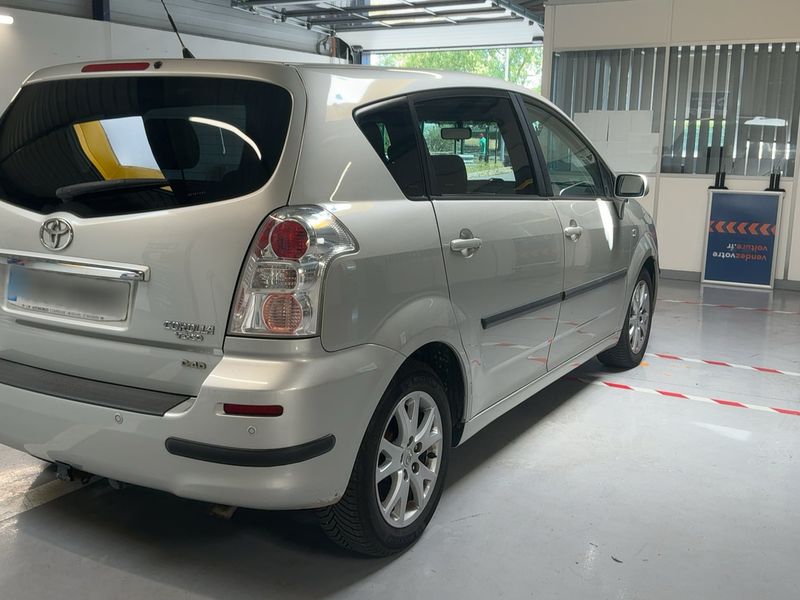 Toyota Corolla Verso 2.2 D-4D Les bleus 2008 – снимка 8