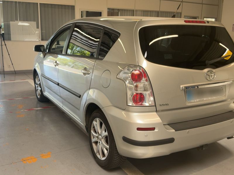 Toyota Corolla Verso 2.2 D-4D Les bleus 2008 – снимка 6