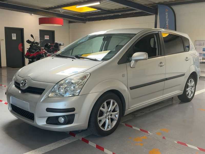 Toyota Corolla Verso 2.2 D-4D Les bleus 2008 – снимка 1