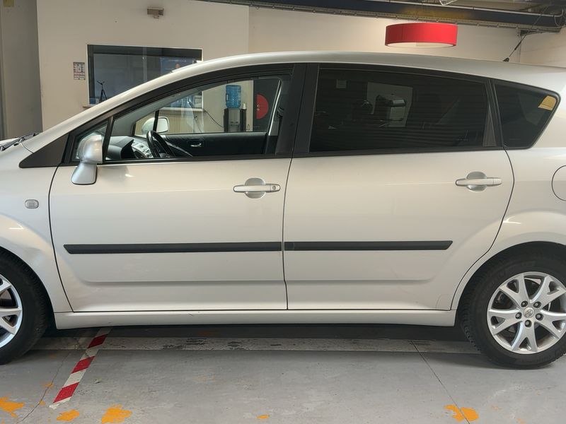 Toyota Corolla Verso 2.2 D-4D Les bleus 2008 – снимка 4