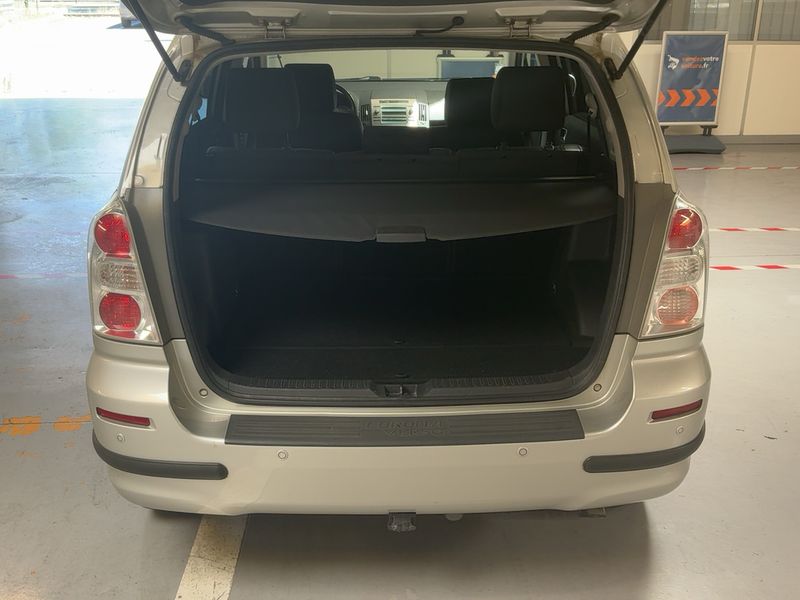 Toyota Corolla Verso 2.2 D-4D Les bleus 2008 – снимка 15