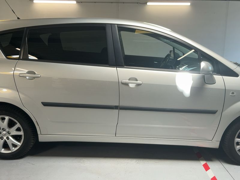 Toyota Corolla Verso 2.2 D-4D Les bleus 2008 – снимка 10