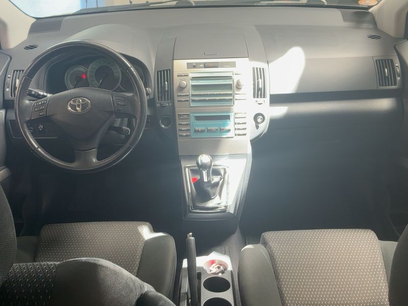 Toyota Corolla Verso 2.2 D-4D Les bleus 2008 – снимка 17