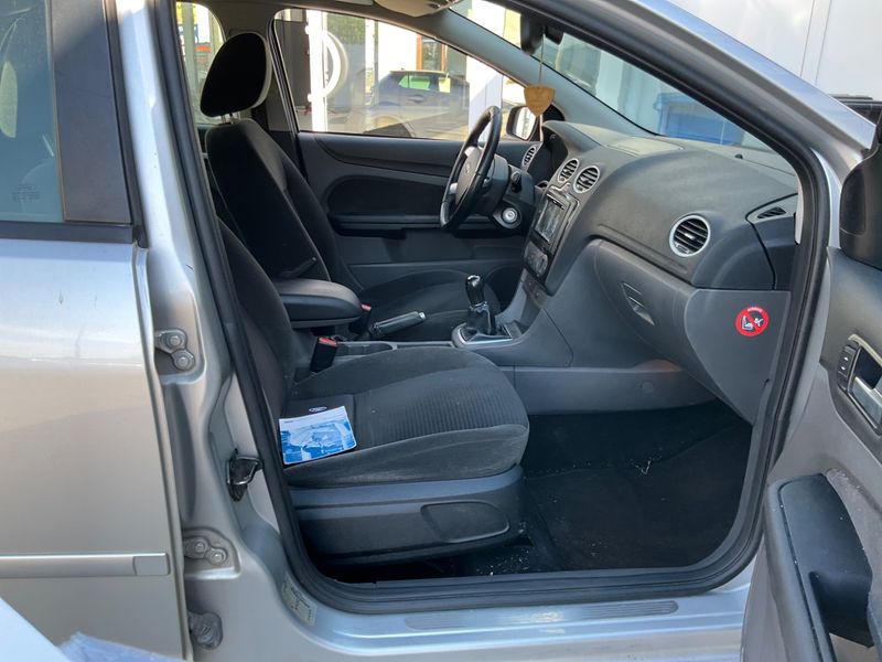 Ford Focus 1.6 Ghia 2006 – снимка 3