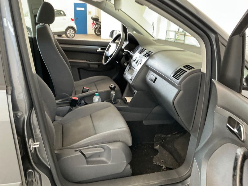 Volkswagen Touran 1.6 Conceptline 2006 – снимка 3