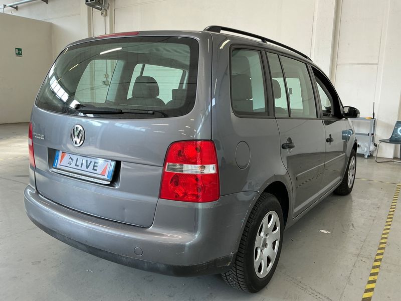 Volkswagen Touran 1.6 Conceptline 2006 – снимка 2