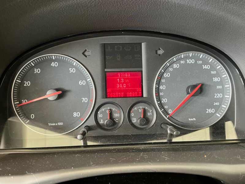 Volkswagen Touran 1.6 Conceptline 2006 – снимка 4