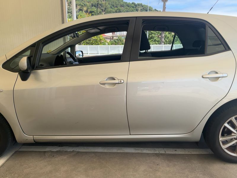 Toyota Auris 2.0 D-4D Active 2009 – снимка 4