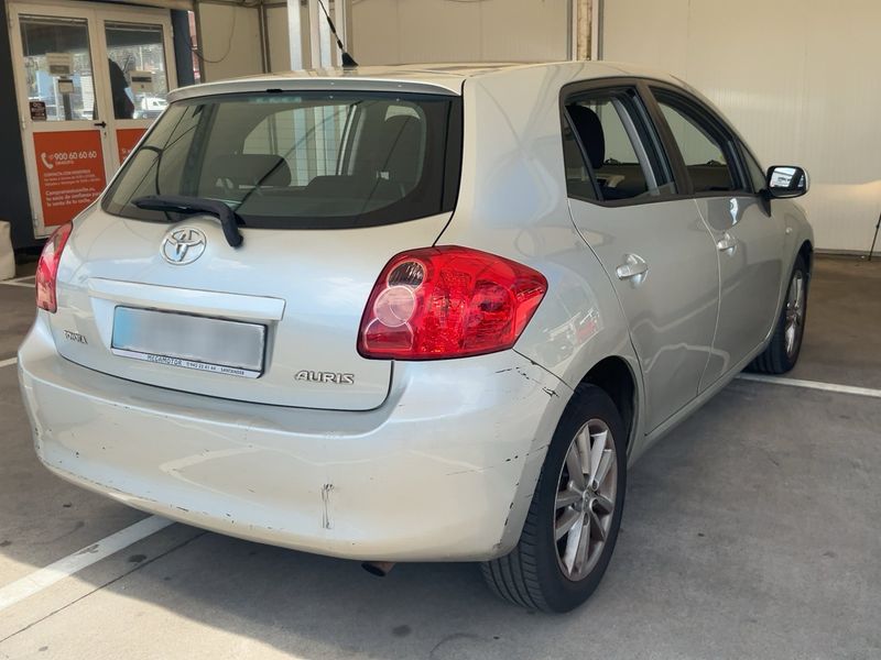 Toyota Auris 2.0 D-4D Active 2009 – снимка 8
