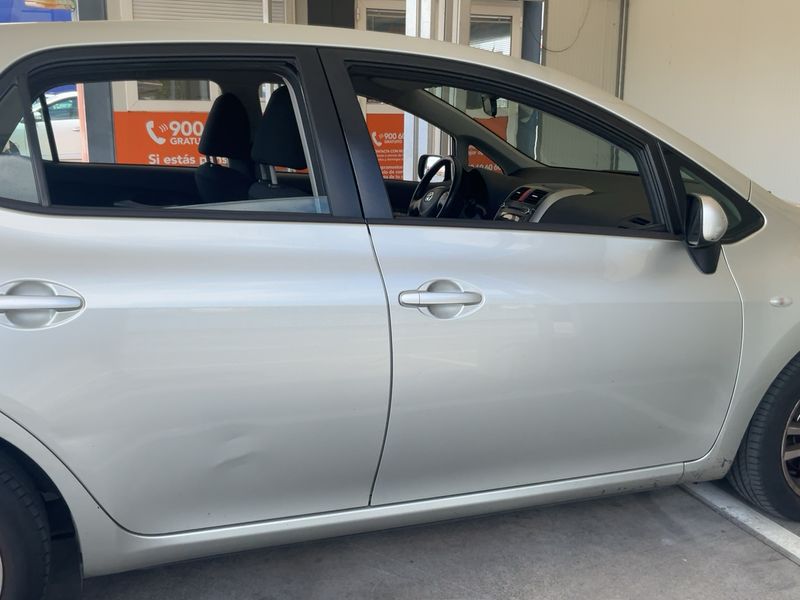 Toyota Auris 2.0 D-4D Active 2009 – снимка 10