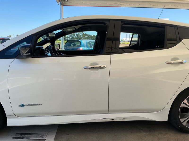 Nissan Leaf electric drive 110 kW N-Connecta 2018 – снимка 4