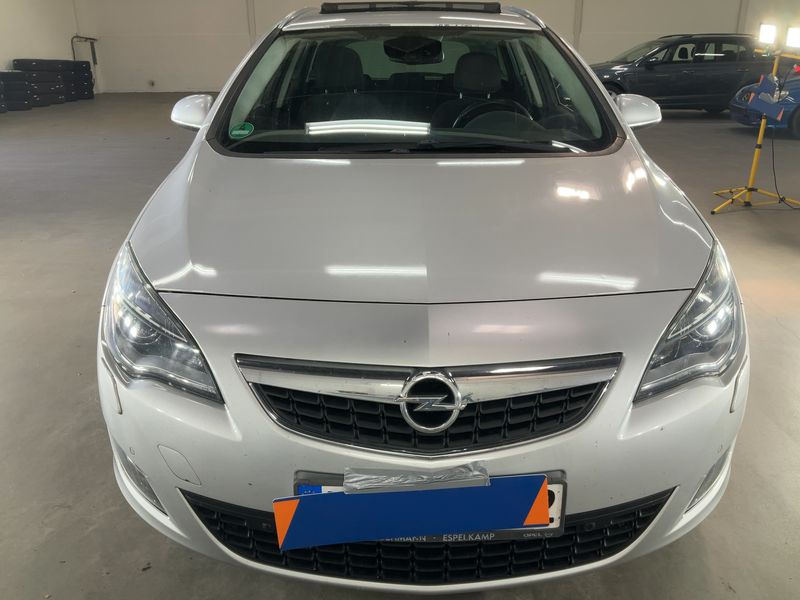 Opel Astra 2.0 CDTI Innovation 2011 – снимка 14